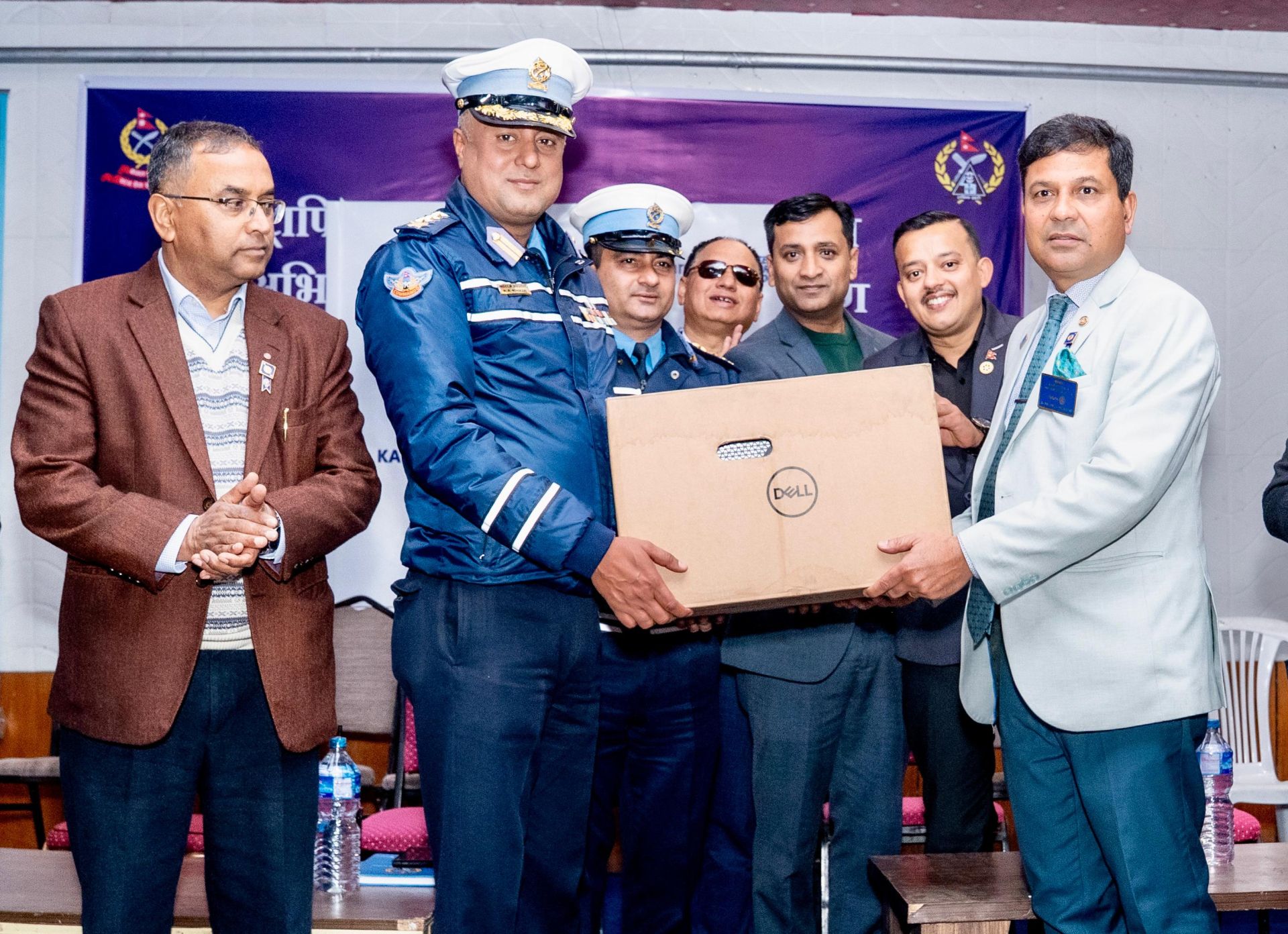 रोटरी क्लव अफ नार्गाजुनले दियो ट्राफिक प्रहरीलाई उच्च गुणस्तरको कम्प्युटर 